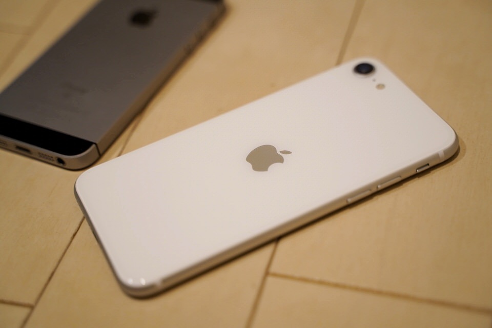 iPhone SE 第2世代 白 64GB