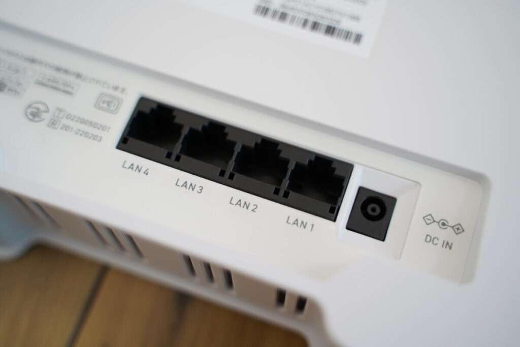 PIX-RT100は有線LANポート数が４つと多い